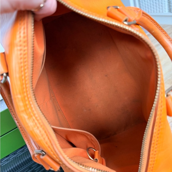 Louis Vuitton Speedy Epi in Vibrant Orange - Picture 4 of 8